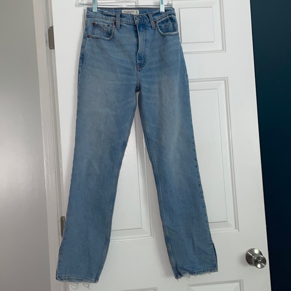 Abercrombie super high rise 90s straight. Curve love size 26 short